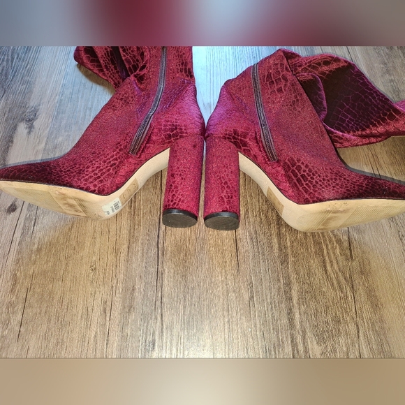 Aldo Tenesha Elegant Velvet Over-the-Knee Boots Deep Red Velvet Block Heel Sz 7 - Picture 4 of 5